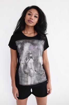 Женская футболка с голограммой “ДЕВУШКА на УЛИЦЕ”