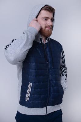 Мужская спортивная куртка с капюшоном и дутыми вставками