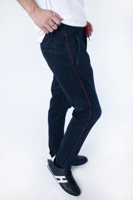 Мужские джинсовые брюки с красными лампасами черный