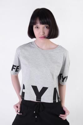 Женская короткая футболка “LIFE GYM”