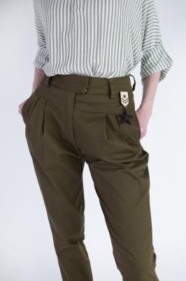 Женские брюки-чиносы в стиле милитари